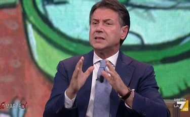 https://media.liberoquotidiano.it/hU-n8x_93DoiRjdha6siCV26Oj94Ehi-OG2FO_AbORs/width:800/quality:90/aW1hZ2VzLzIwMjYvMDkvMTUvMTg0NzMxMDM2LWYzYmM2MThlLWVhZTEtNDJlMy04NDBiLTMxODczZDY5NzdhOS5qcGc.webp