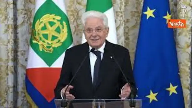 Leggi l'articolo: Mattarella riceve suo ritratto a incontro con Marina: Bel quadro, non per il soggetto