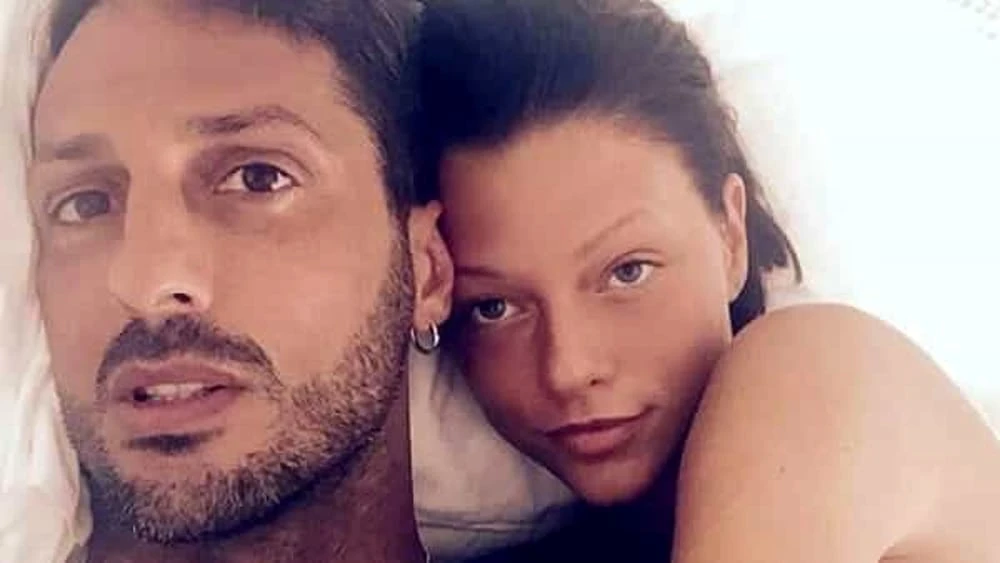 Fabrizio Corona, inviano a Silvia Provvedi un video in cui lui si tocca con un'altra