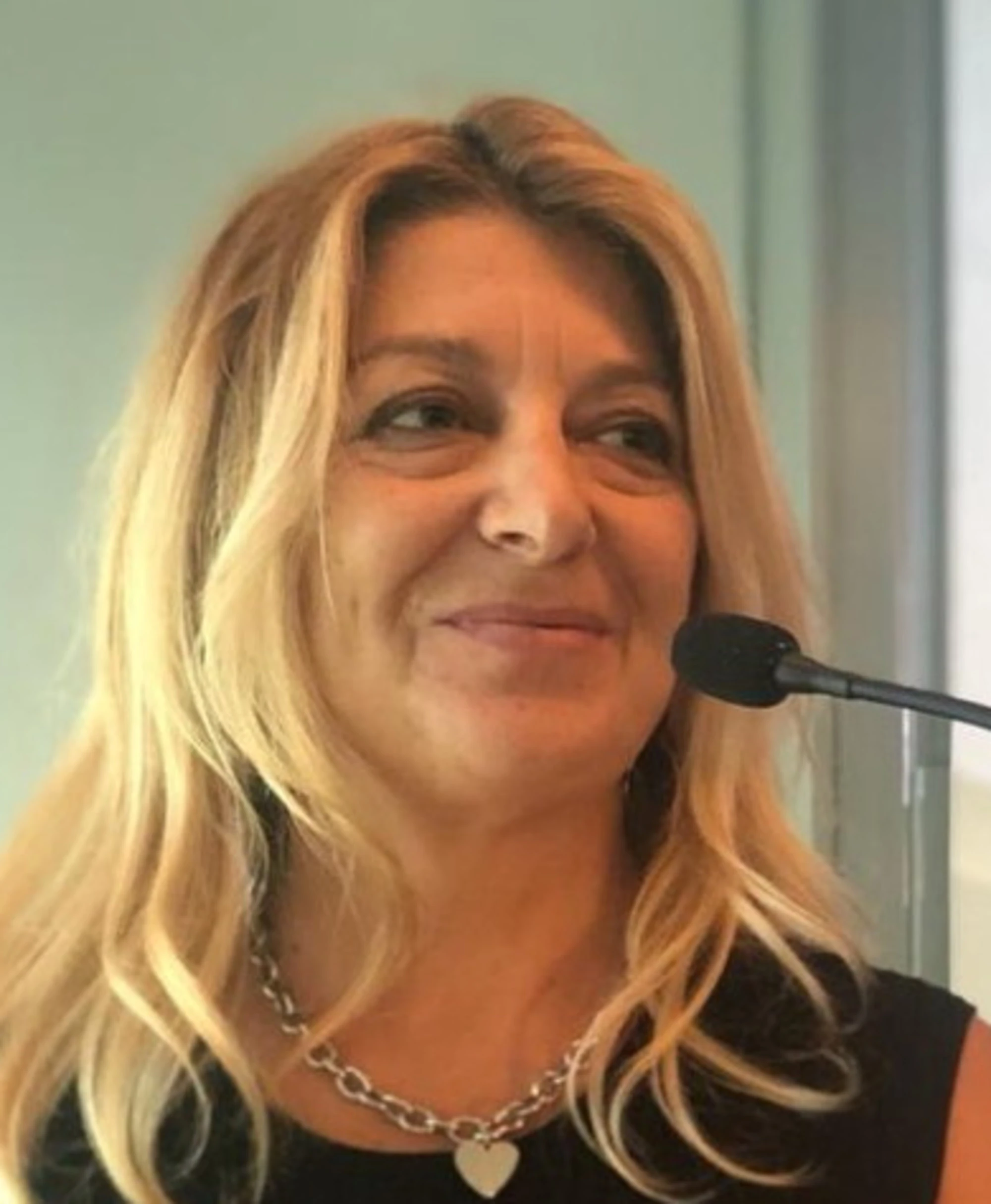 Ilaria Salis, Elisabetta Brunelli va ad ascoltarla a Bologna e viene aggredita