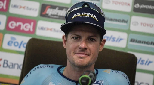 Jakob Fuglsang, il ciclista danese favorito al Giro deride gli italiani: "In Sicilia c'è spazzatura ovunque, sotto Firenze è Africa". Poi la "precisazione"