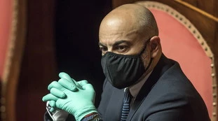 Gianluigi Paragone sul caso Bonafede: "Non ci ha mai detto perché ha cambiato idea su Di Matteo. Di Maio e Conte presi a sberle" 