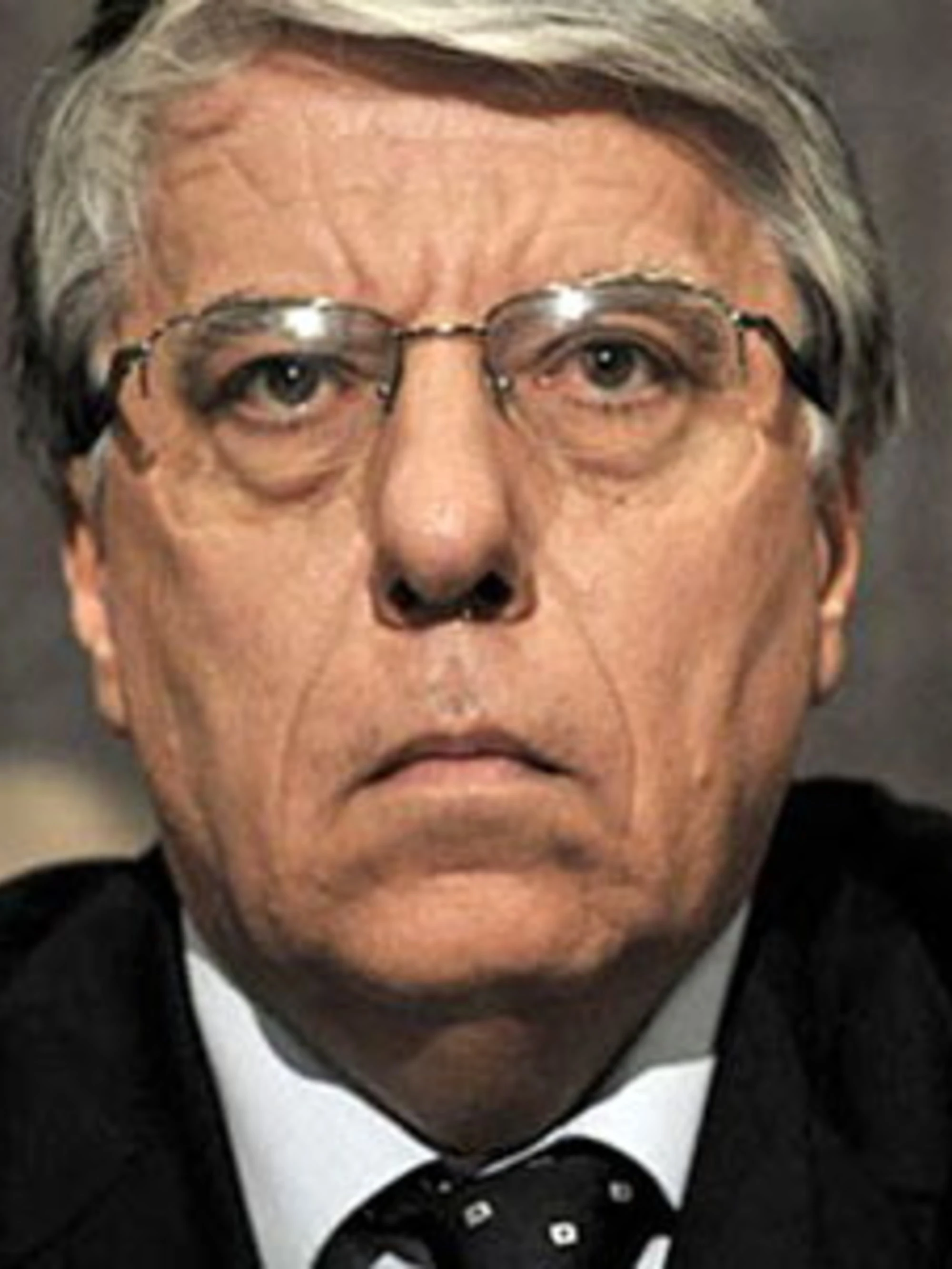Carlo Giovanardi denuncia: "Auto rubata". Ma dopo due giorni...