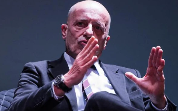 Alessandro Sallusti contro Lorenzo Fioramonti: "Ridicolo, stupido, volgare. E pure vigliacco"