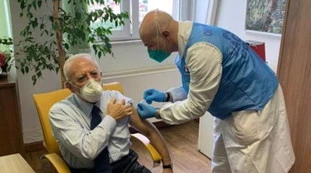 Vincenzo De Luca, Francesco Storace: "Indecente il vaccino prima di Mattarella. Ma qualcuno doveva fermarlo"