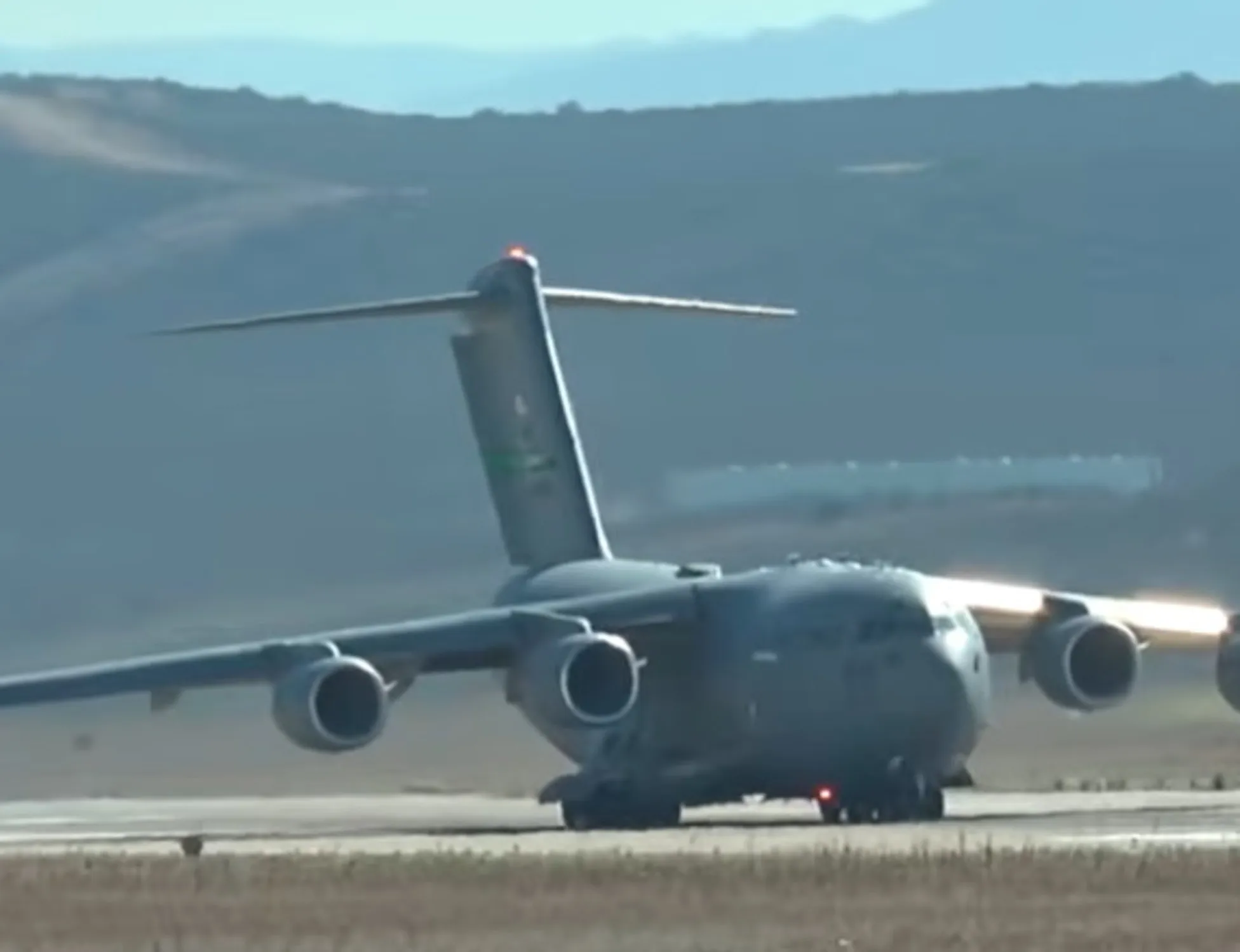 Leggi l'articolo: Aereo militare Usa a Mosca, a bordo il capo della Cia: svolta?