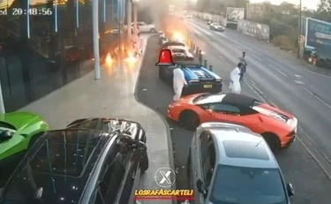 Matrimonio e disastro: bombe molotov contro le auto di lusso