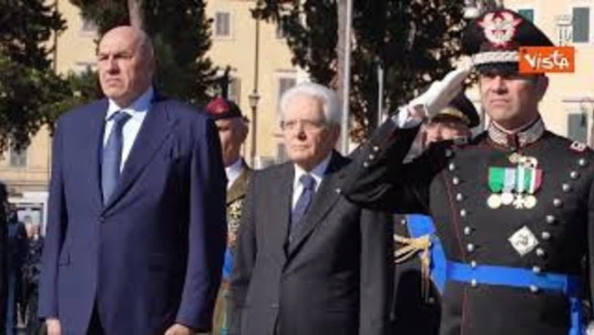 Onori militari all'arrivo di Mattarella all'Altare della Patria per 81° anniversario Liberazione
