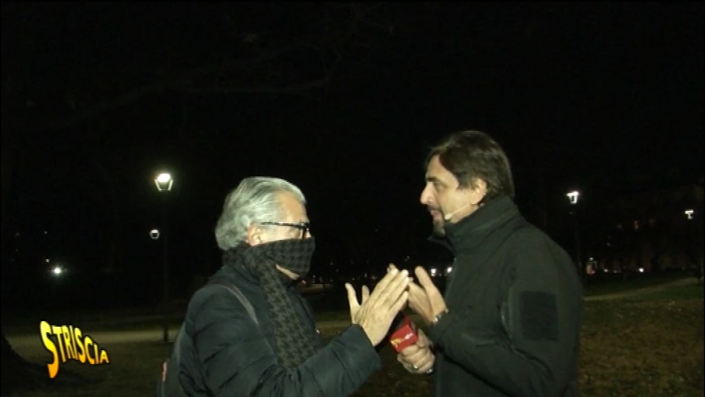 Striscia la Notizia, per Valerio Staffelli finisce in disgrazia col finto volontario di Gerry Scotti