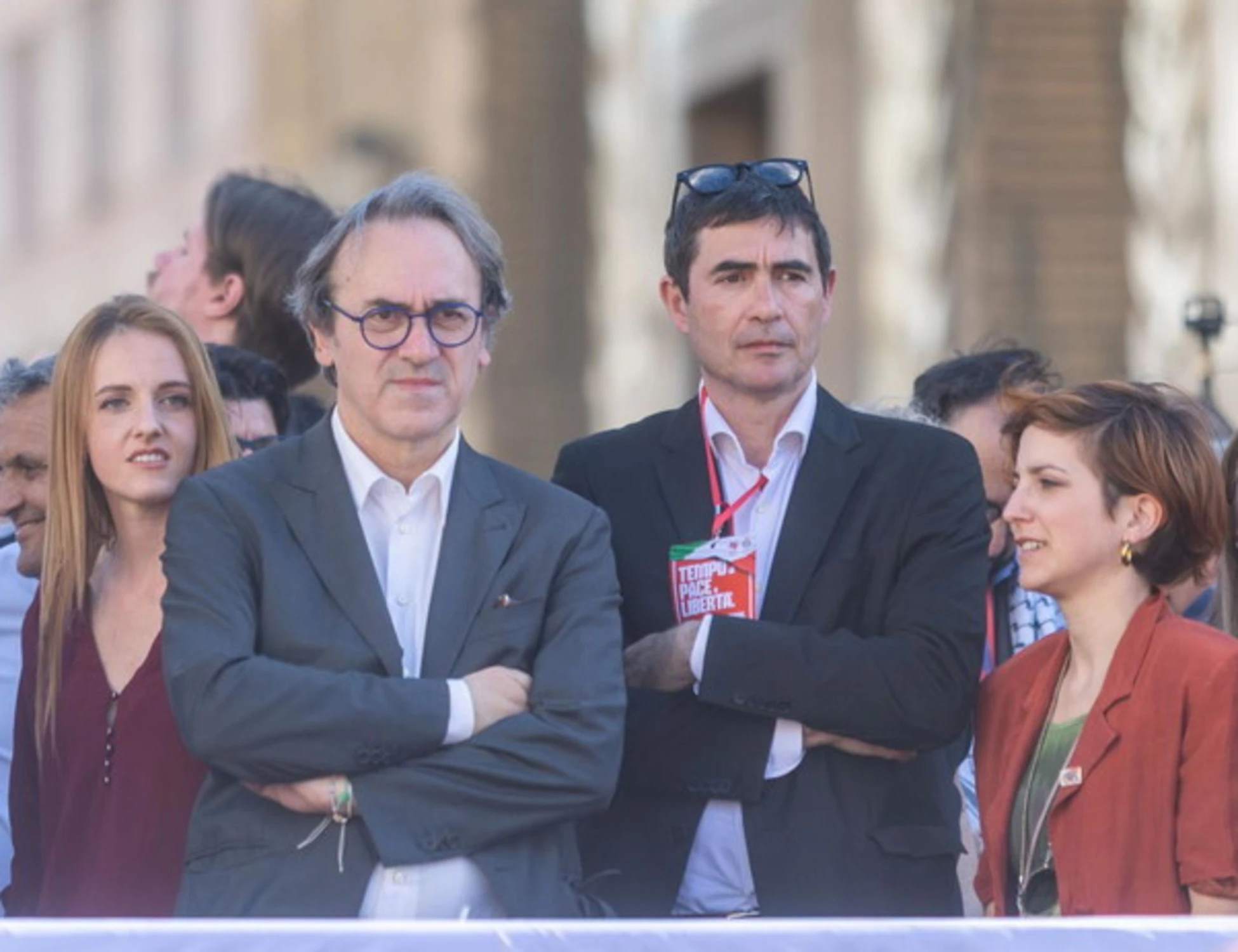 Angelo Bonelli, come si copre di ridicolo sul 25 aprile: "Condanno, ma quella foto è una provocazione"