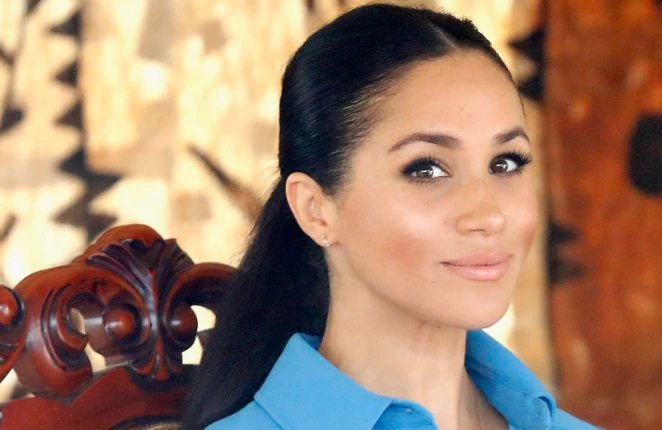 Meghan Markle, la decisione insensata sul Royal Baby: a chi vieta di tenerlo in braccio, caos a Corte