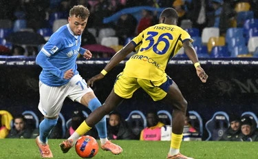 Serie A, il Napoli trema, poi riagguanta il Verona: 2-2 al Maradona