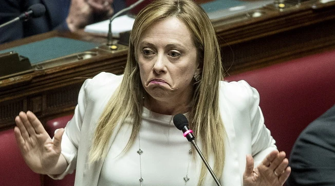 Giorgia Meloni su Giuseppe Conte: "Chiede pieni poteri senza voti. L'Italia non è un reality, che fine ha fatto la Costituzione"