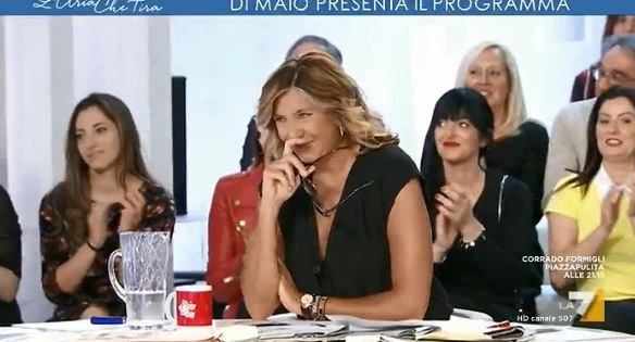 Vittorio Feltri a L'aria che tira: "Io perseguo quello massimo...". Umilia Di Maio in 10 secondi, ovazione