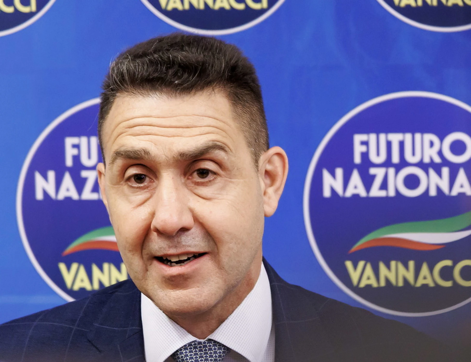 Roberto Vannacci in coalizione con gli islamici pro-moschea: la strana alleanza a Trecate