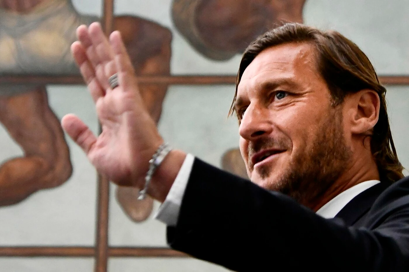 Francesco Totti clamoroso: saluta Roma e se ne va a Ibiza con Ryanair