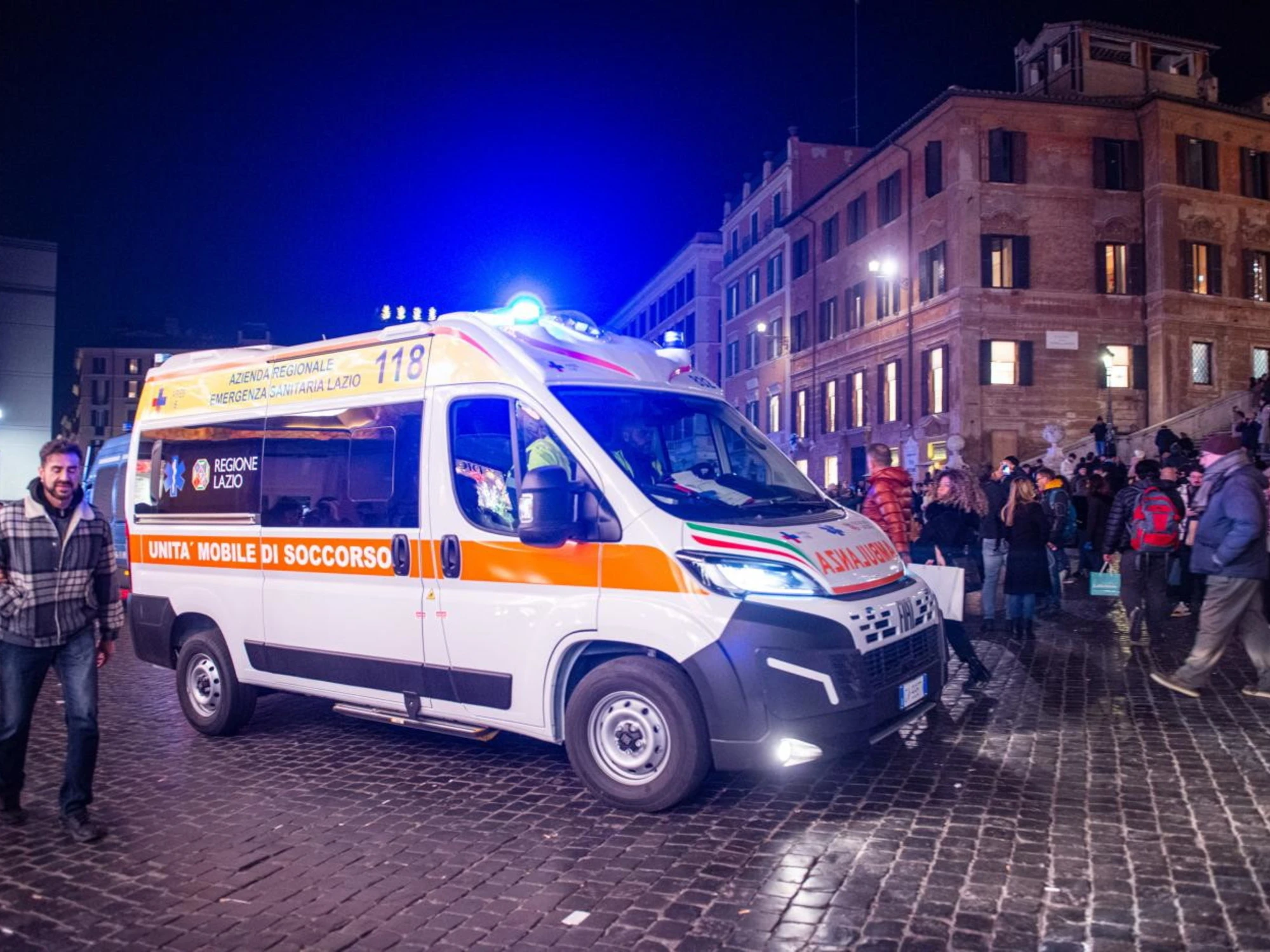 Orrore a Milano, uccide la moglie a coltellate. La figlia di 10 anni chiama il 118