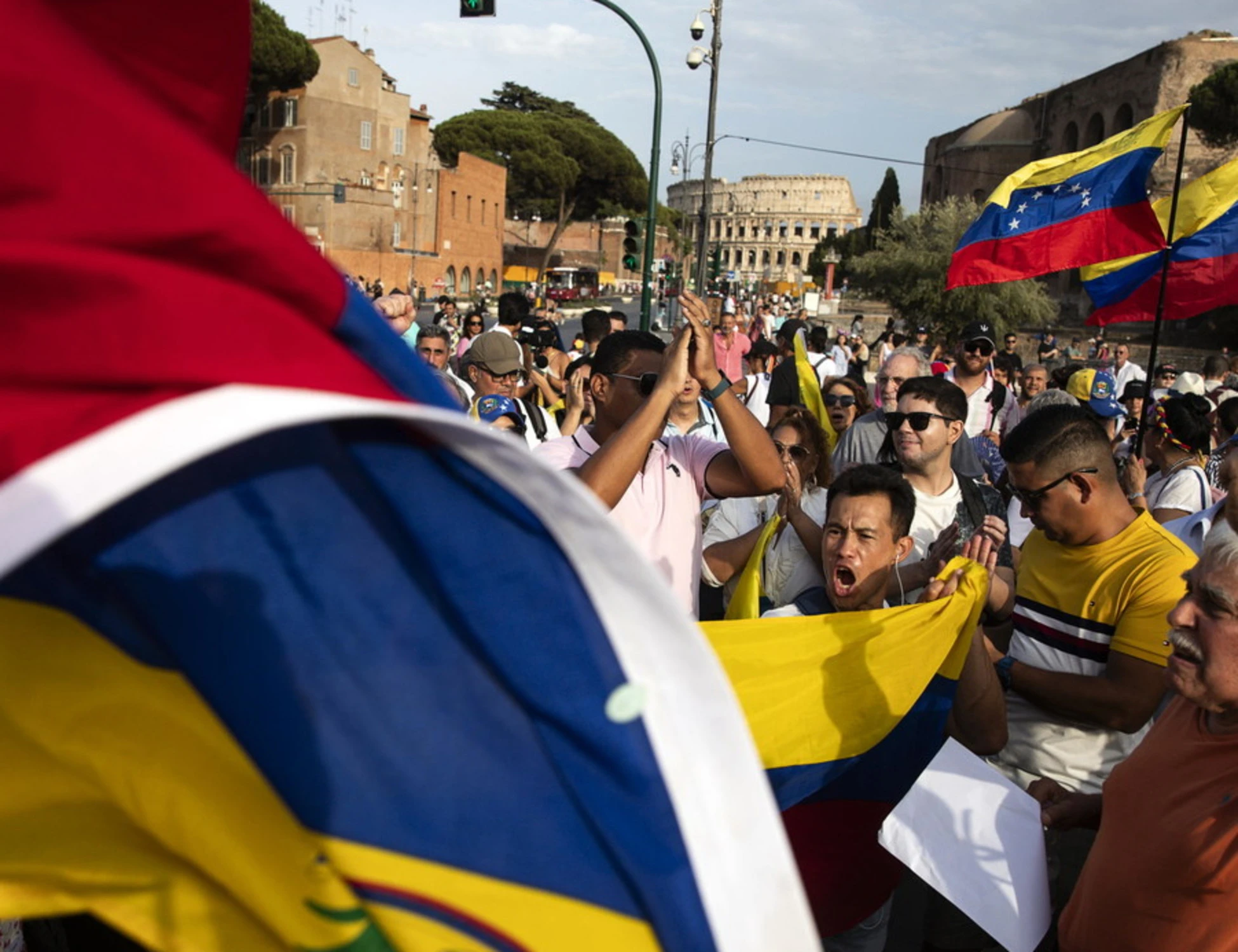 Venezuela, Luigi Gasperin è stato liberato: era tra i detenuti del regime di Maduro