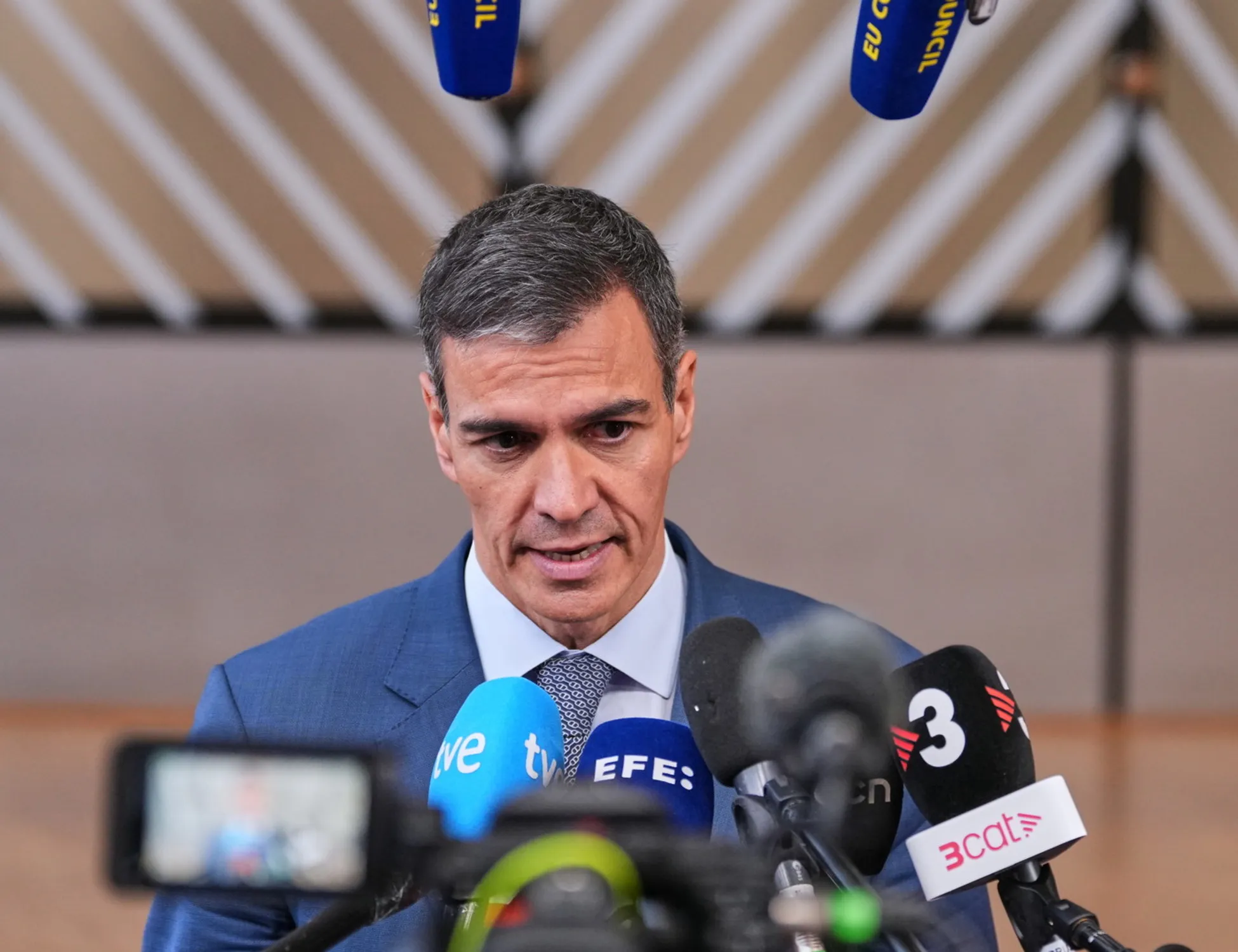 "48 ore, poi passeremo ai fatti": Sanchez minaccia l'Italia