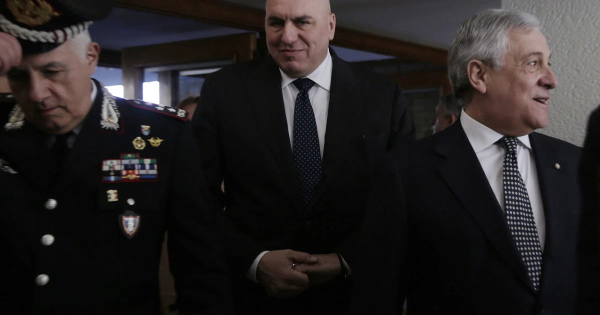 Crosetto, "l'accompagno alla polizia e...": in commissariato l'impensabile