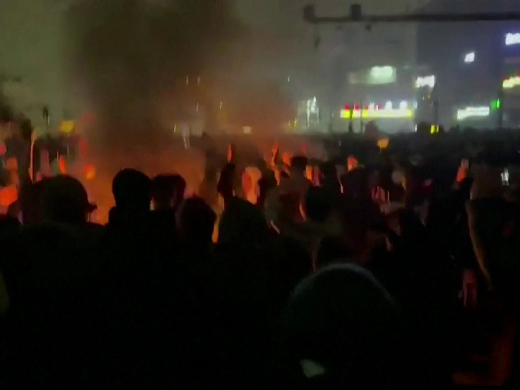 Iran, Donald Trump: "Non escludo l'uso della forza"