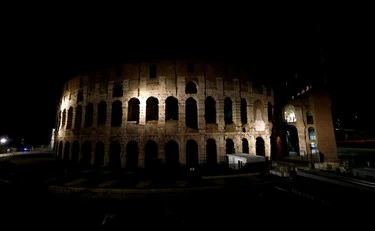 Colosseo, tragedia nella notte: operaio di 22 anni precipita e muore, chi era Andrea Moretti