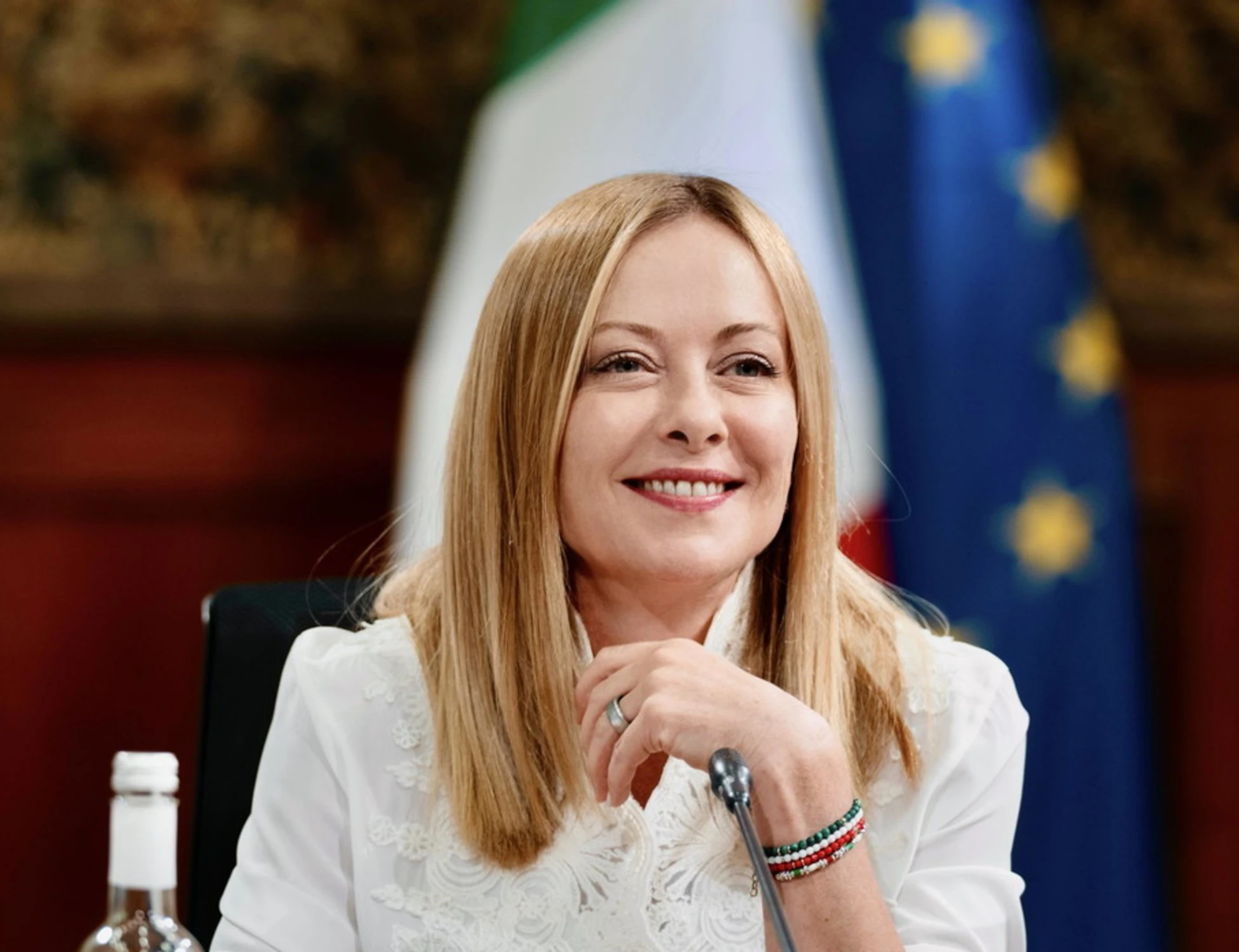 Meloni, l'elogio del Telegraph: "L'Italia è più ricca della Gran Bretagna laburista"