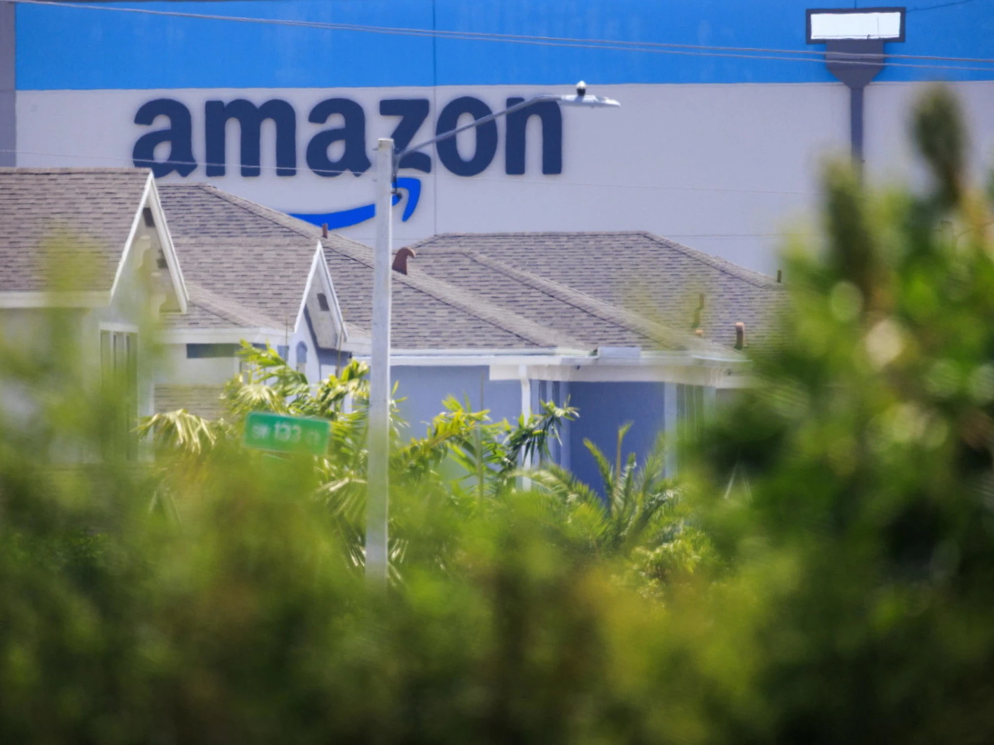 Dazi, adesso scoppia la guerra tra Trump e Amazon