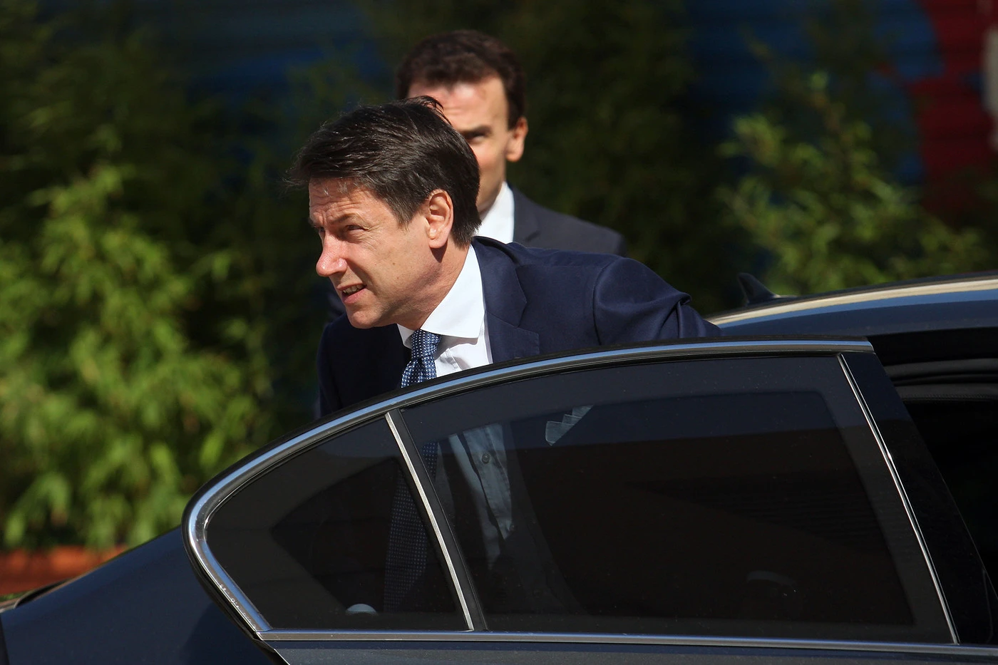 Giuseppe Conte, la bomba di Paragone: "Concessione a Bruxelles, vergogna di questo governo"