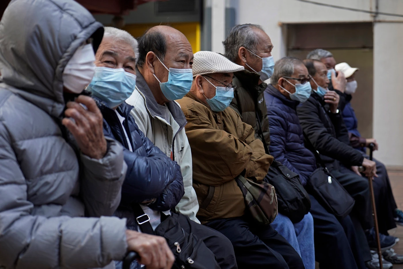 Coronavirus, primo morto fuori dalla Cina: 44enne proveniente da Wuhan. "Era migliorato poi il decesso"