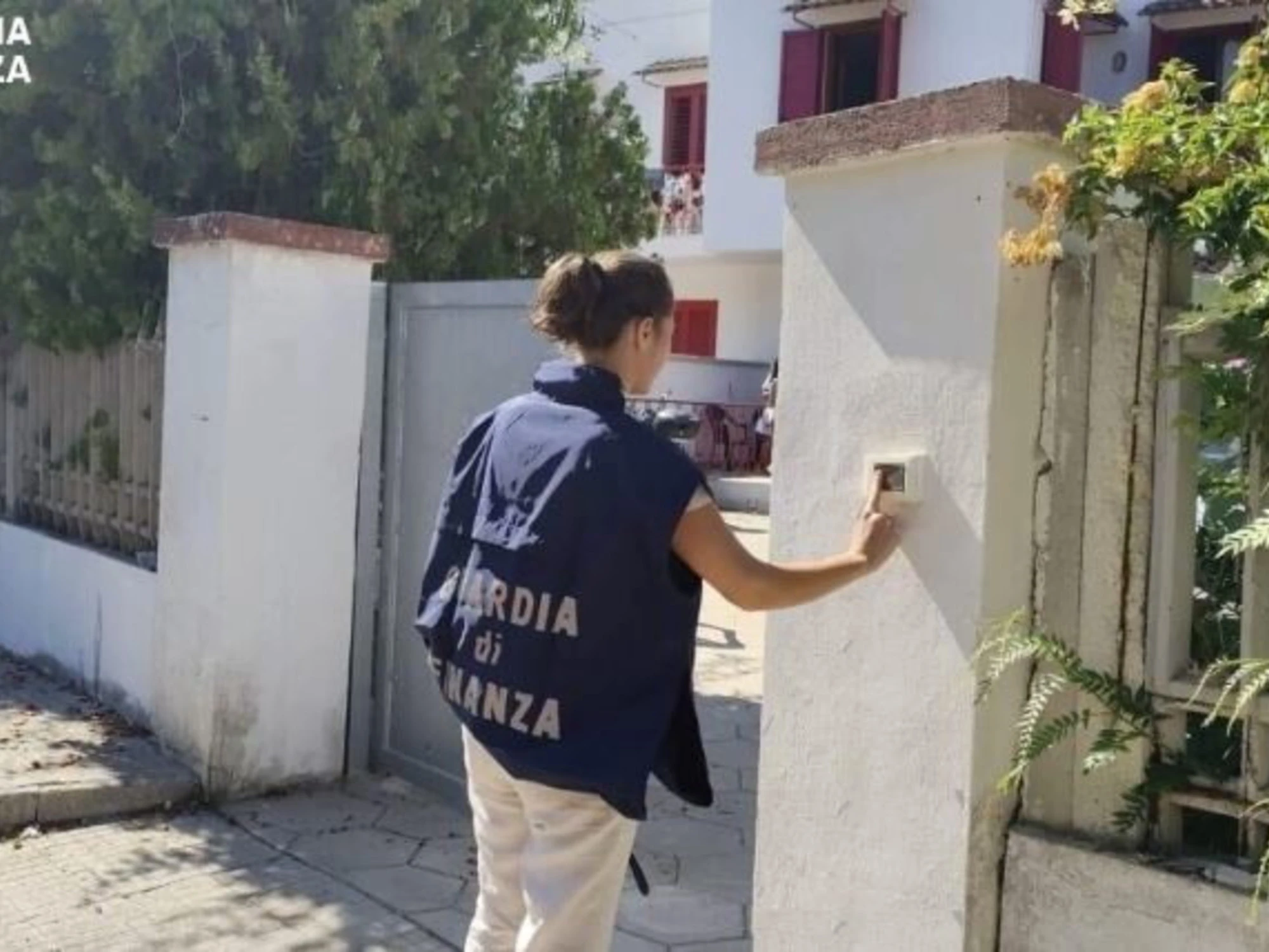 Gallipoli, lo scandalo delle "case pollaio": blitz della finanza sulle vacanze