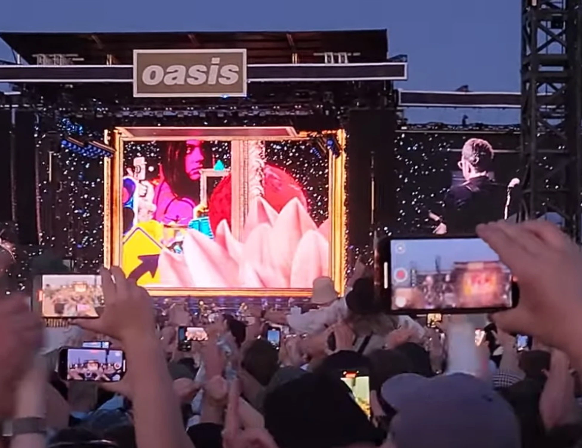Oasis, clamoroso: il fratello maggiore di Liam e Noel accusato di stupro