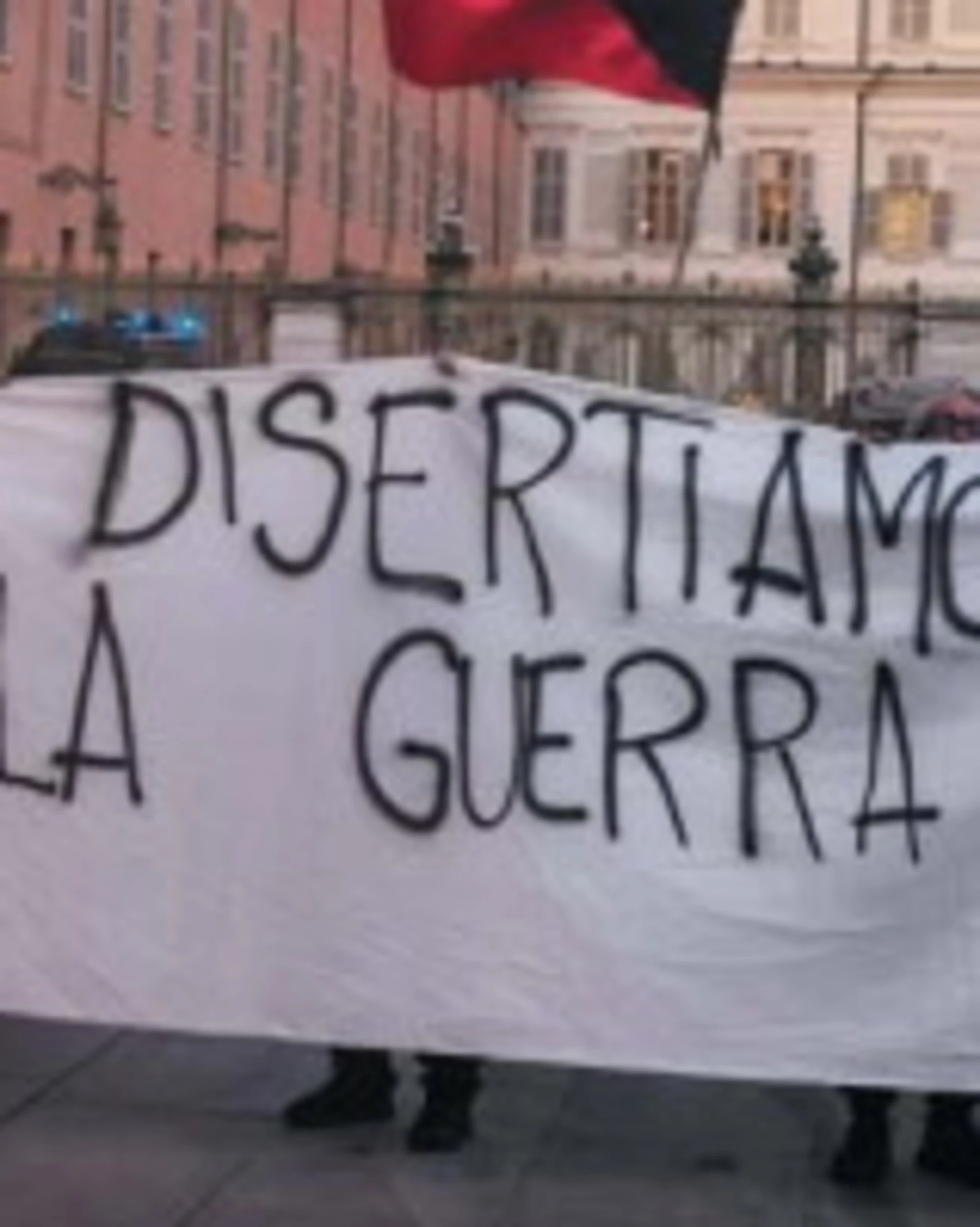 4 novembre, sinistra in pieno delirio: "Forze disarmate", che esercito vogliono
