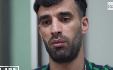 Mattarella grazia l'ex calciatore libico diventato scafista