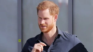 Il principe Harry costretto a tornare a Londra? Indiscrezioni inquietanti sulla salute della Regina Elisabetta