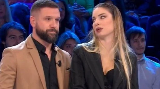 Affari Tuoi, Sara vince 20mila euro ma non esulta. Telespettatori in rivolta: "Vergognati!"