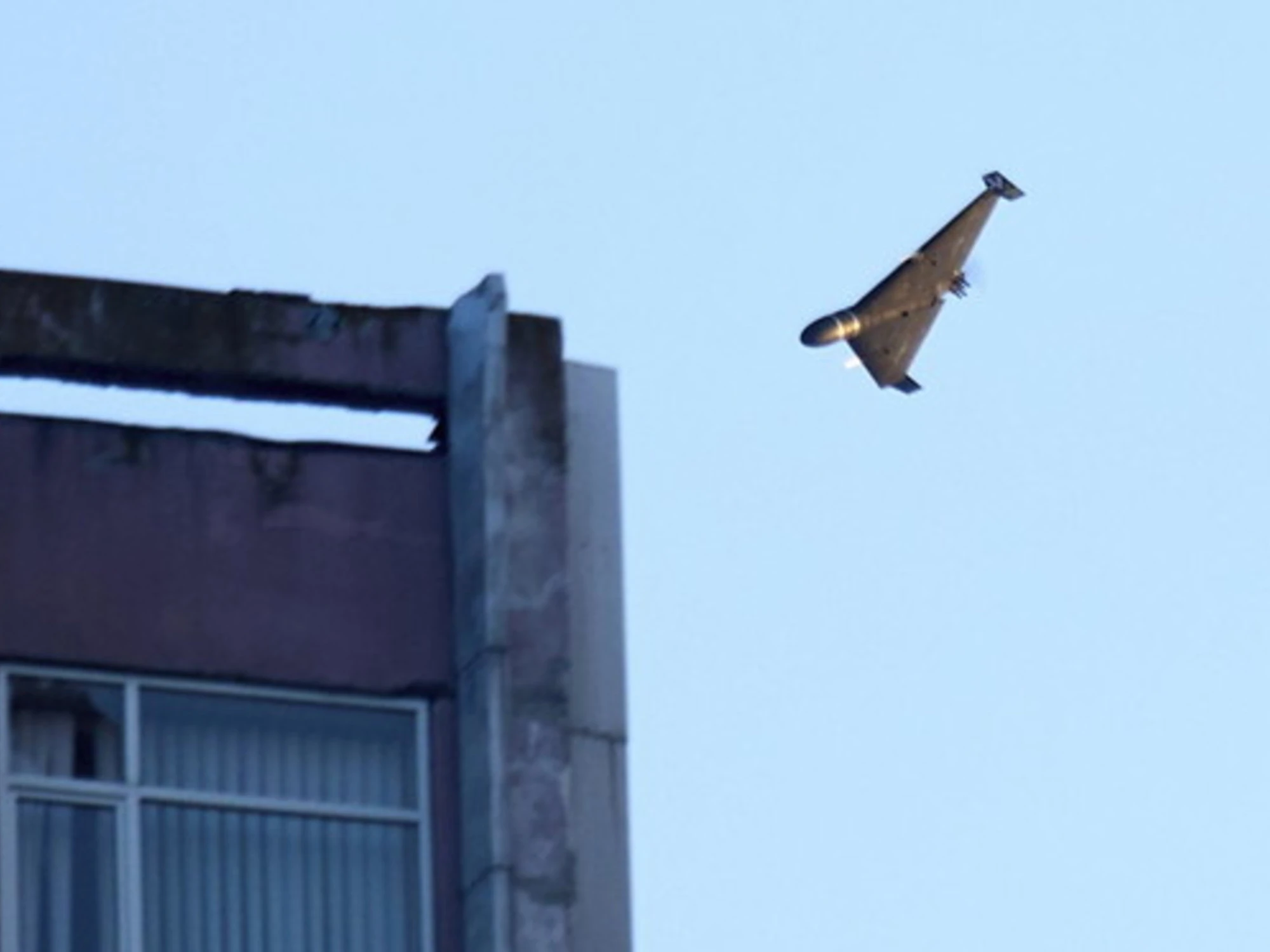 Droni russi abbattuti in Polonia. Varsavia, chiuso l'aeroporto. "In contatto con la Nato"