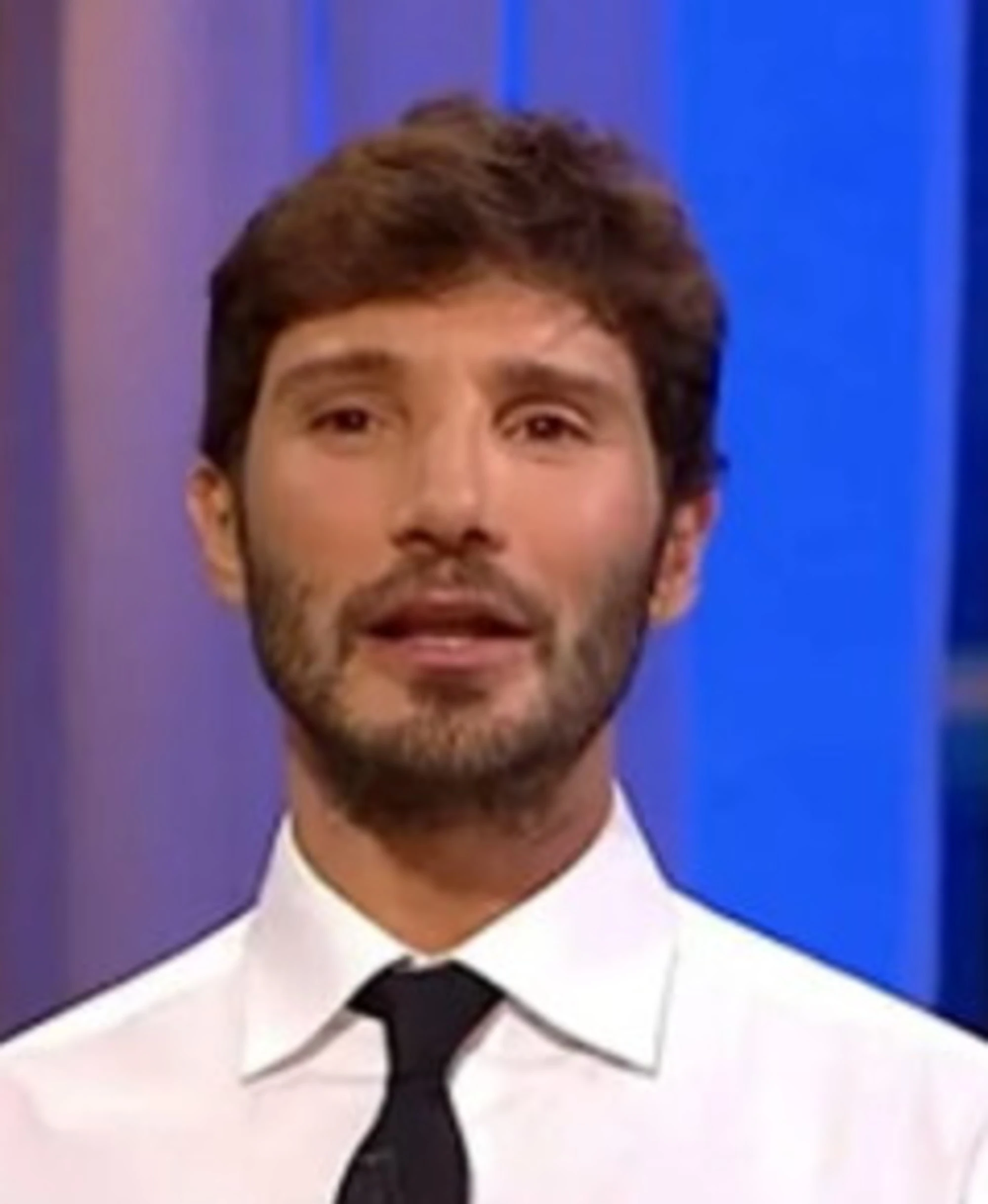 Affari Tuoi, il retroscena di De Martino: "So come finiscono le partite, allora guardo 'La Ruota'"