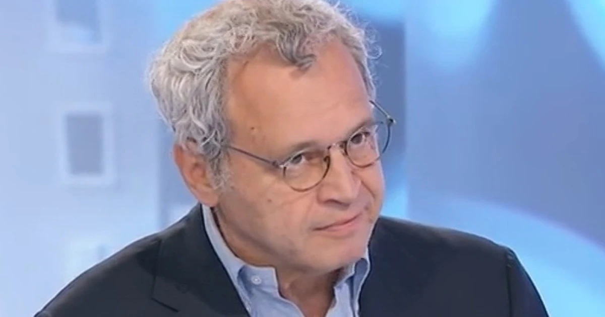 Enrico Mentana, il delirio di una negazionista: "Chi lo ha pagato 750mila euro, in galera". Lui la umilia: "Un mostro"