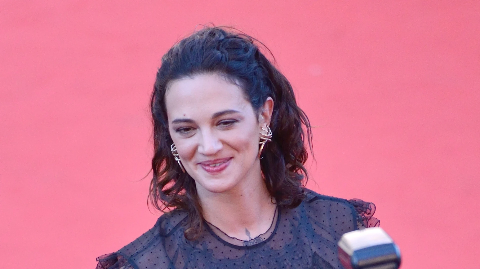 Renato Farina ad Asia Argento: "Ti spiego la differenza tra stupratore e sporcaccione"