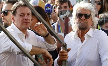 https://media.liberoquotidiano.it/hv4HAFcwuM0msS2q99sefTXh9Pxg_AgHz4FHRpcuUv0/width:800/quality:90/aW1hZ2VzLzIwMjYvMDYvMTUvMDcwNjQ3MDI1LWQ1OWNkNjg2LTAxNjMtNGJhMi1hOTI0LTYwNTk0ZDFkNDAwNy5qcGc.webp