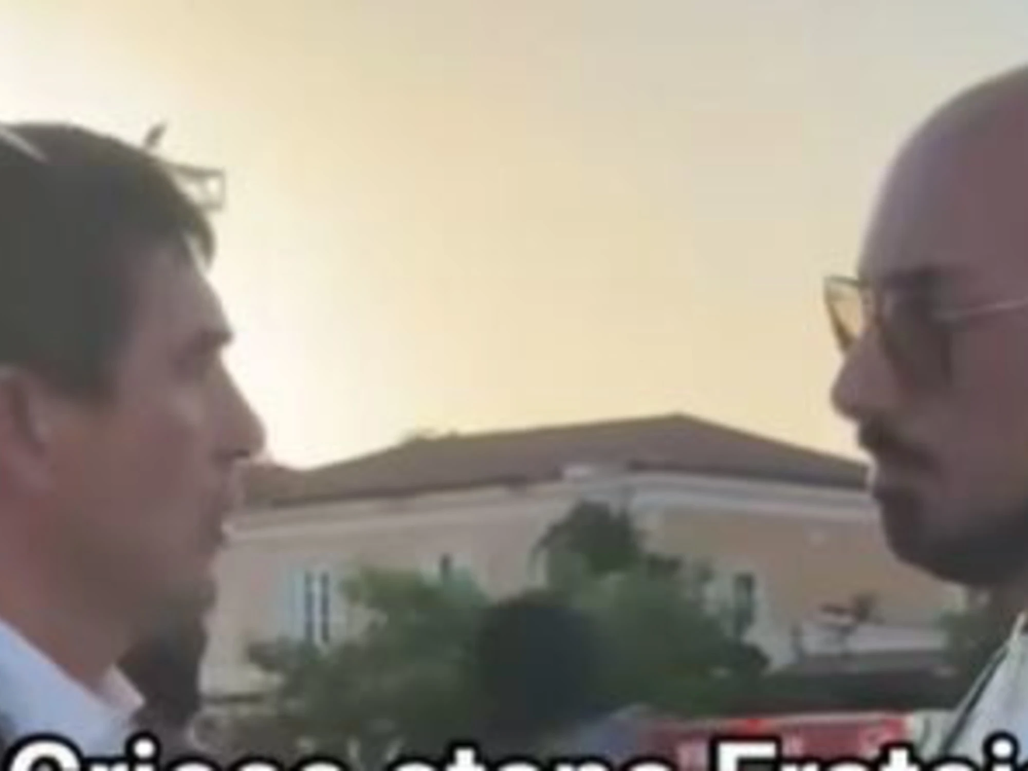 Fratoianni smascherato in diretta, come "balbetta" davanti a Grieco