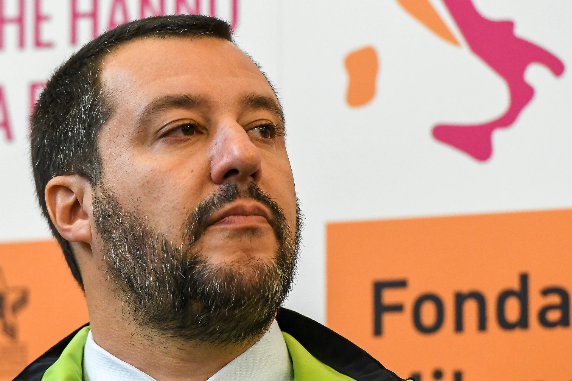 Matteo Salvini lascia solo Luigi Di Maio contro l'Europa: grillino kamikaze, bomba sul governo