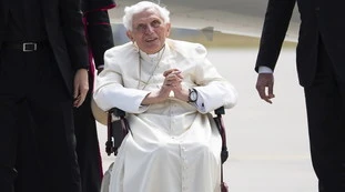 Ratzinger da mesi non parla più: la verità dietro il dramma di Benedetto XVI