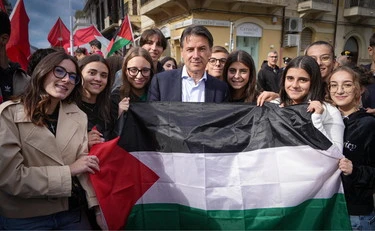 https://media.liberoquotidiano.it/hyCAXIQQYfU6s36bFxQilUeuH-hKl5DrxhhLscSEyk4/width:800/quality:90/aW1hZ2VzLzIwMjUvMTAvMDcvMDU0NDUxNDI2LWM0MTkzZmU1LWYwZDMtNDY1NC1iNzU0LWNmMjNmZTAwNzQwMy5qcGc.webp