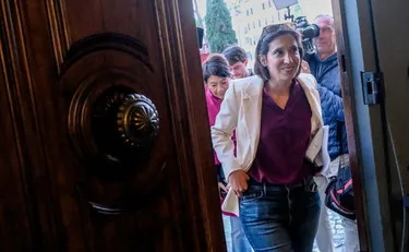 A sinistra c'è aria di sconfitta: parte il fuggi fuggi da Elly Schlein