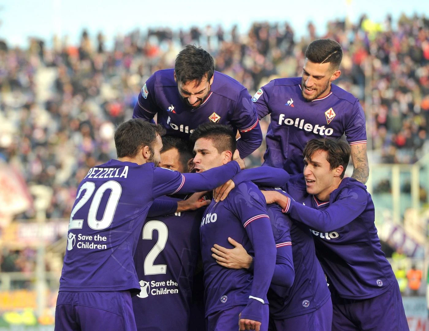 Fiorentina, che spettacolo: Sassuolo travolto, tre "pere". Pari tra Bologna e Cagliari