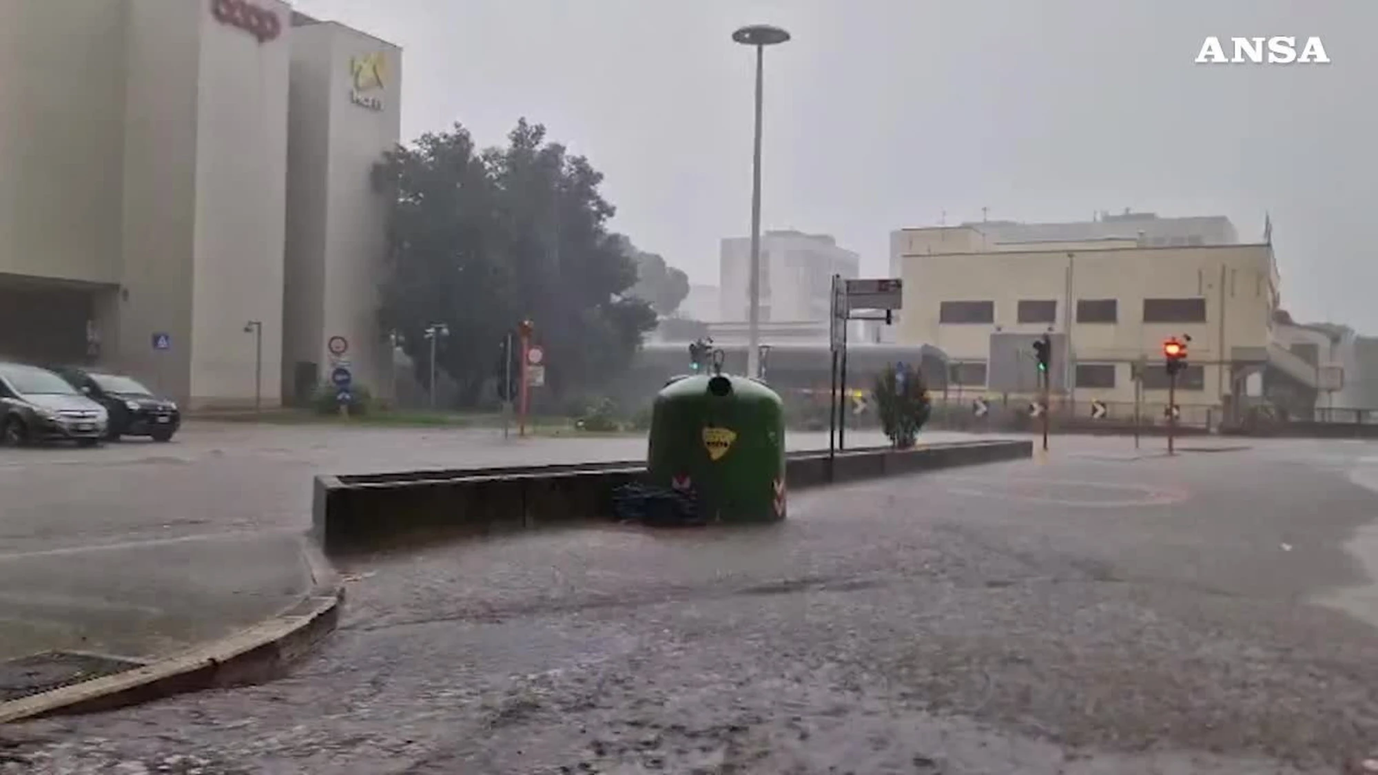 Maltempo a Perugia, disagi per gli automobilisti nelle vie allagate