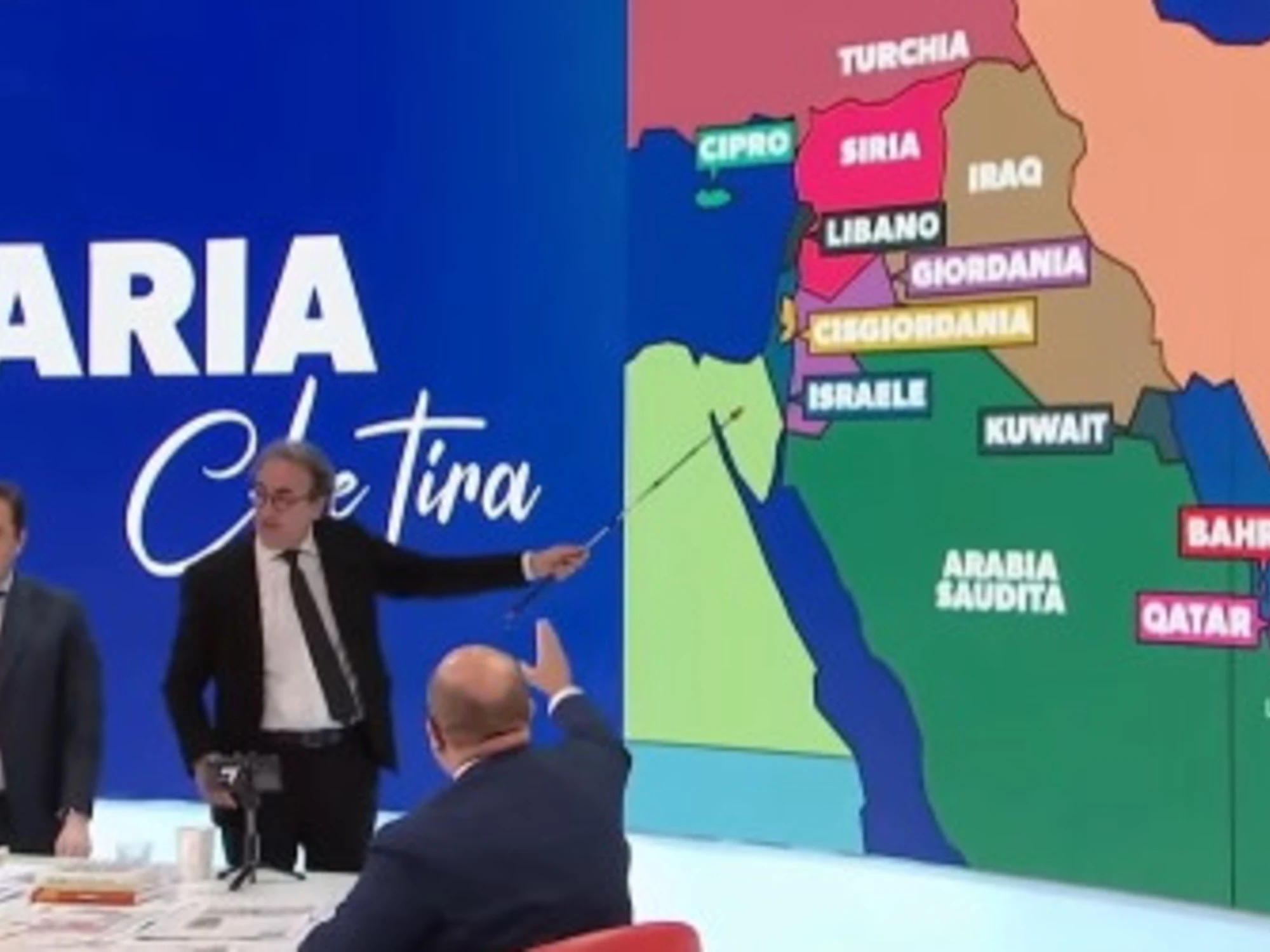 Angelo Bonelli non sa dove sta l'Egitto: la figuraccia e gli sfottò in studio