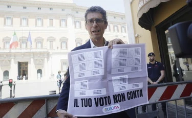 Birre e musica per protestare contro la legge elettorale: ecco l'ultima stramba iniziativa della sinistra